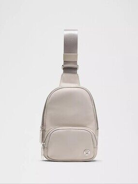 Lululrmon Light Ivory Everywhere Sling Bag Small 2L